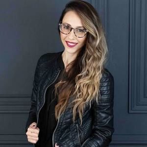 Meet your Posher, Adrianna